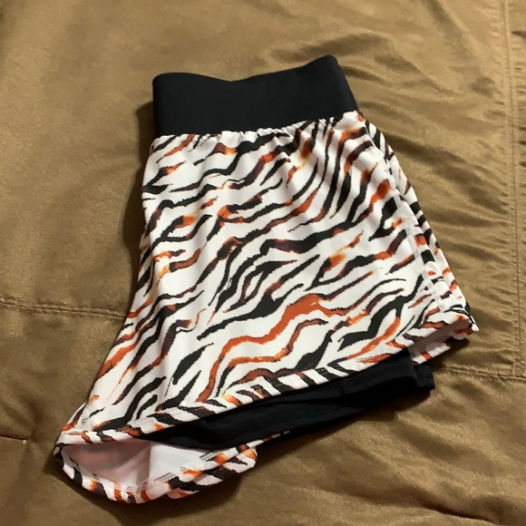 Fabletics shorts - Picture 6 of 7